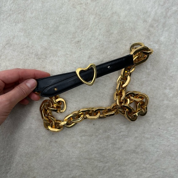 ⛔️SOLD⛔️ESCADA Vintage 90’s Heart Buckle Navy Blue Leather & Gold Chain Waist Be - Picture 7 of 11